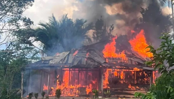 Kebakaran Hebat di Baito Konawe Selatan, Satu Unit Rumah Ludes Terbakar